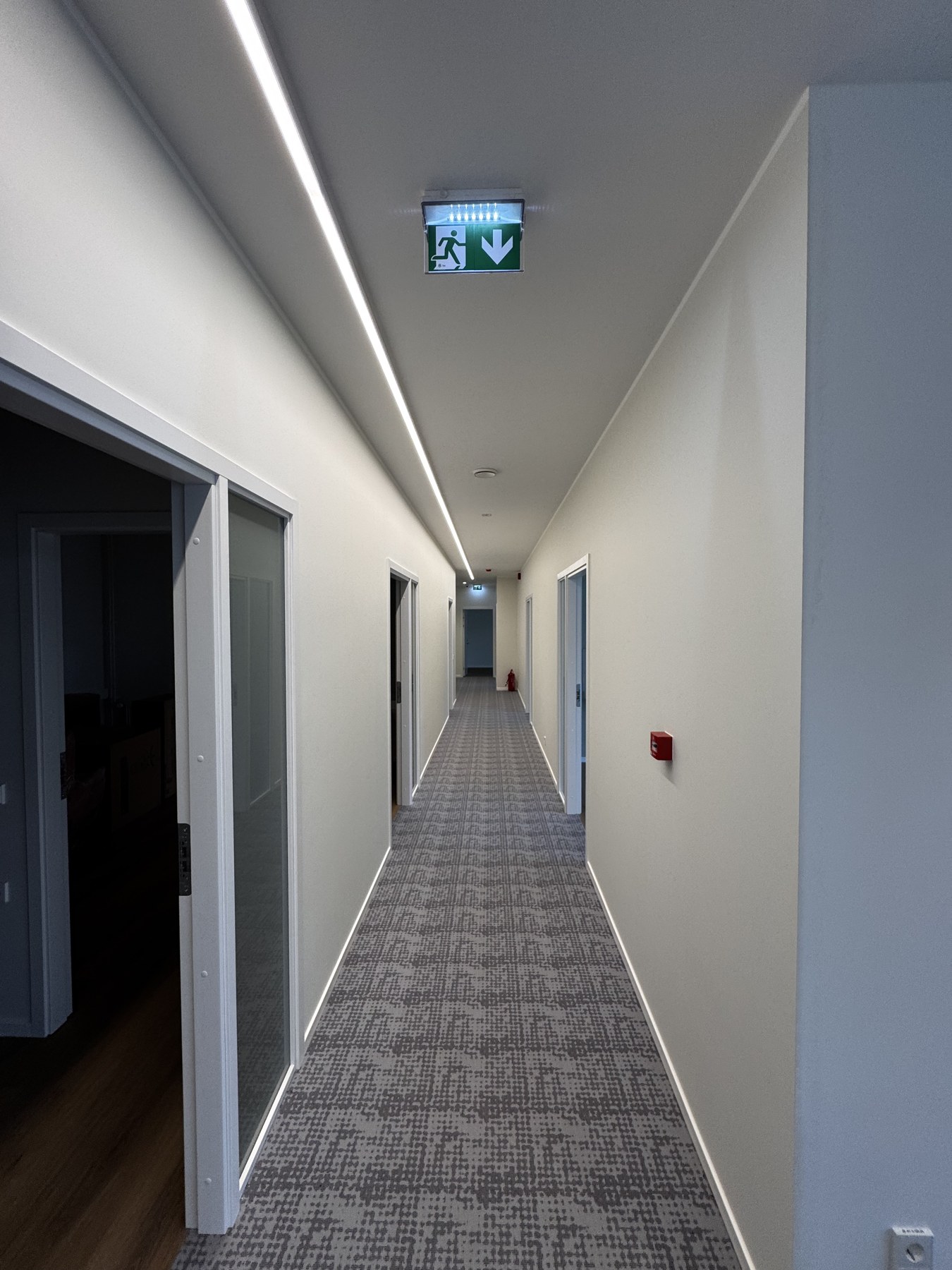 Valminud MyMedi perearstikeskuse koridor – J. Vilmsi 47, Tallinn