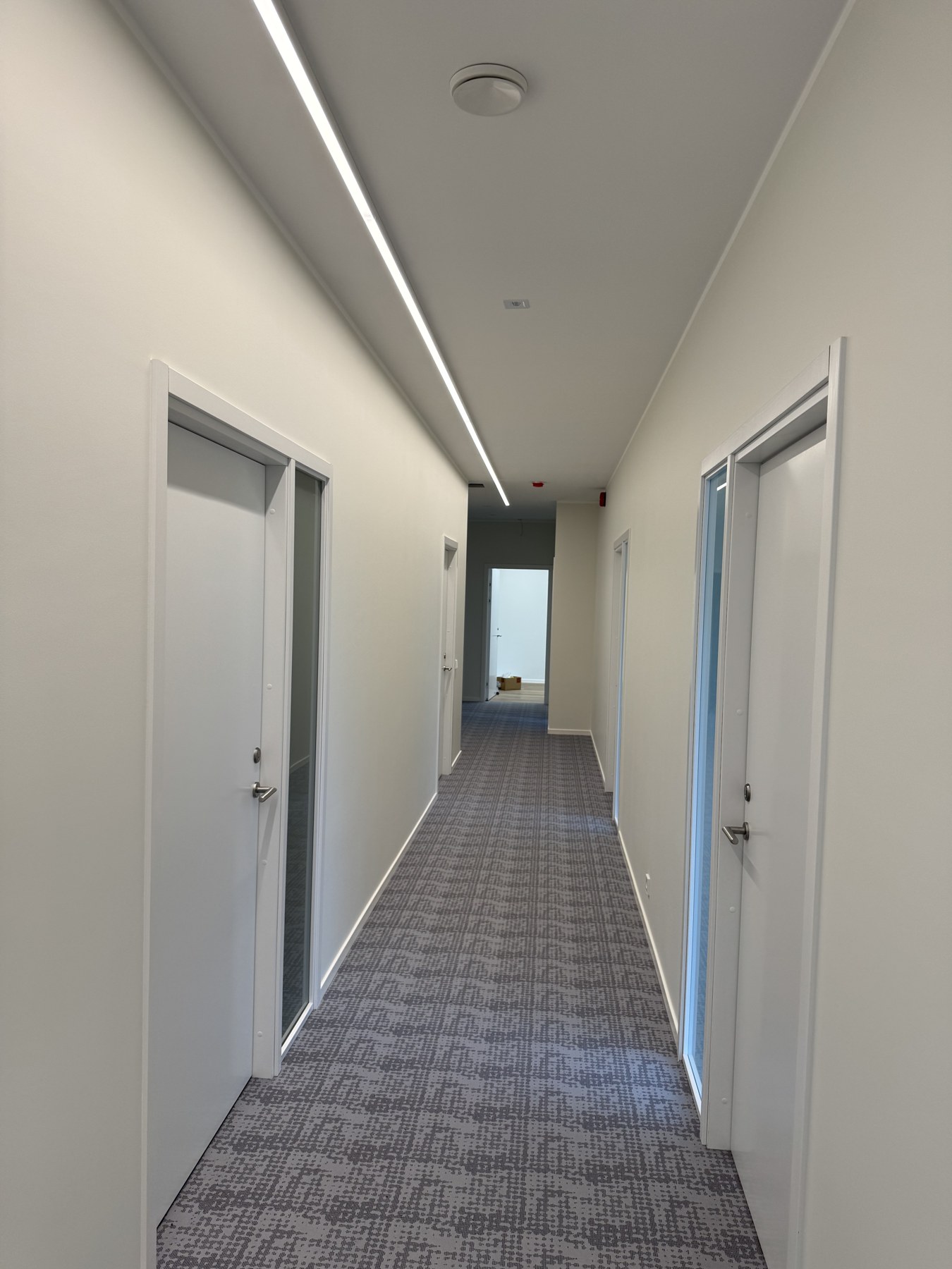 MyMedi perearstikeskuse koridor – J. Vilmsi 47, Tallinn
