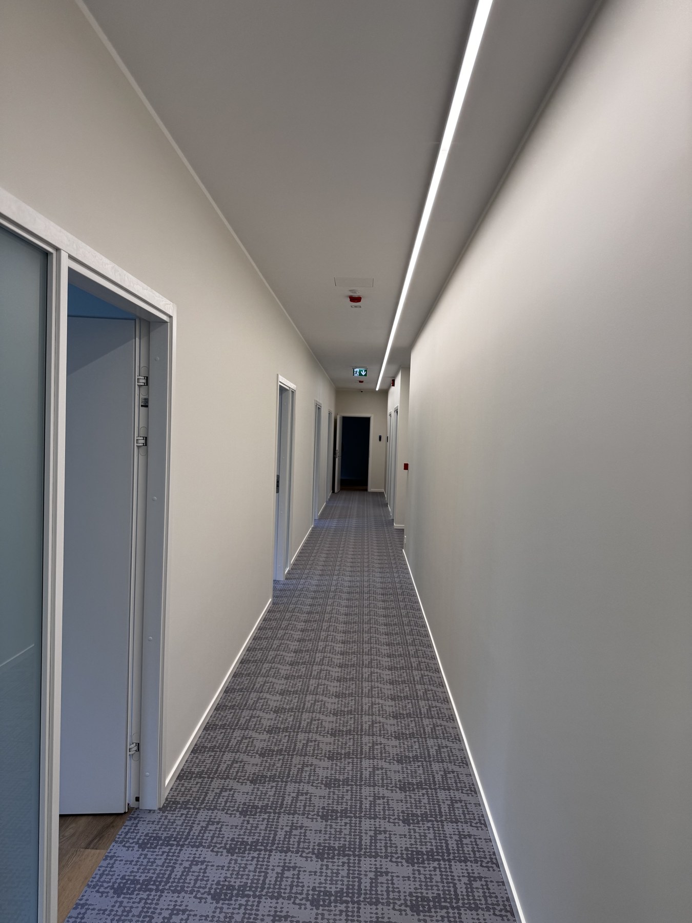 MyMedi perearstikeskuse koridor – J. Vilmsi 47, Tallinn